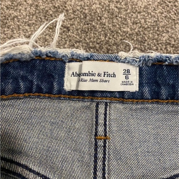 Abercrombie High Rise Mom Shorts - Picture 3 of 3